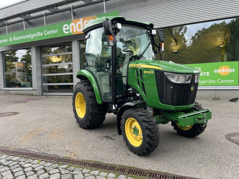 John Deere 3046
