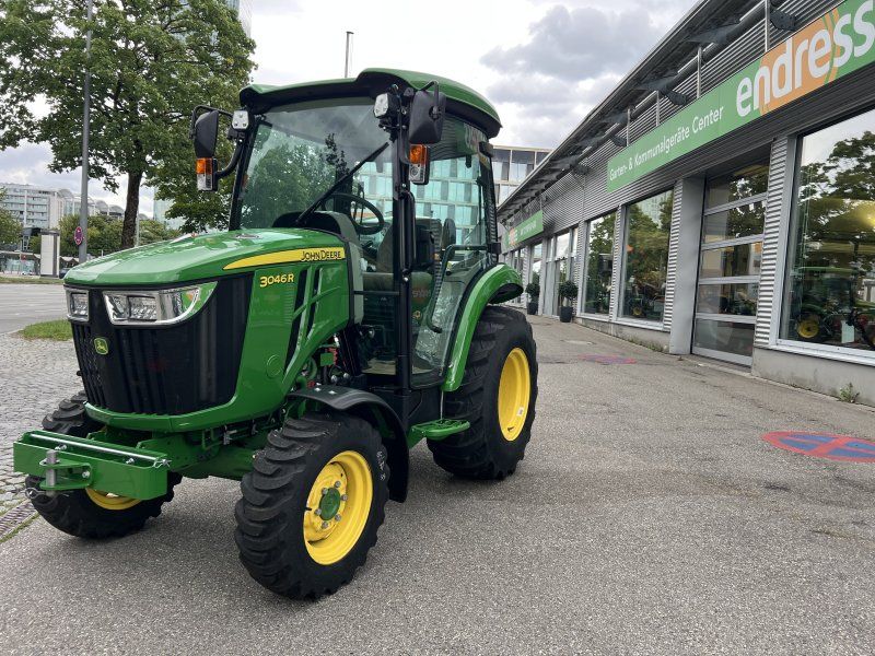 John Deere 3046