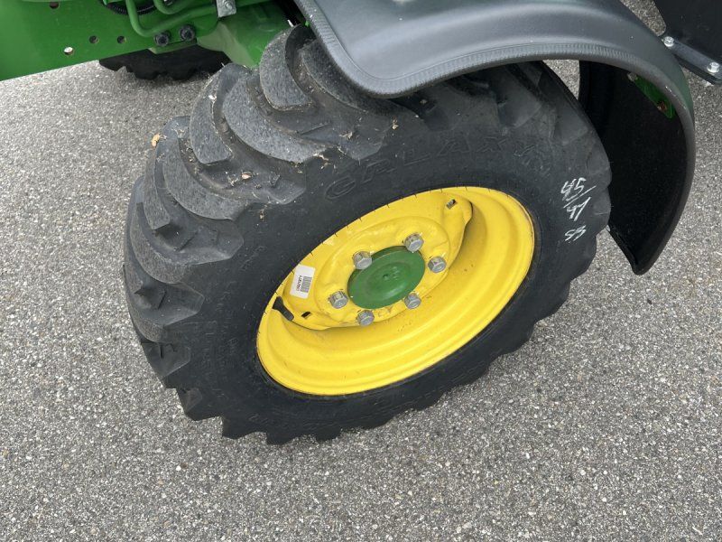 John Deere 3046