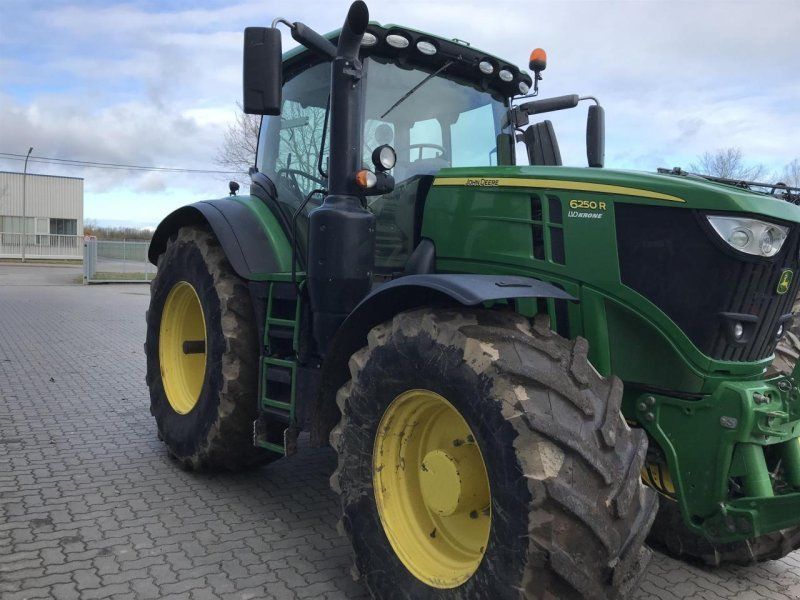 John Deere 6250R