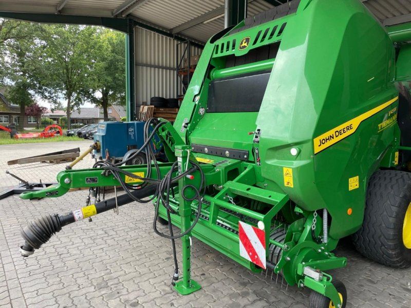John Deere V451M