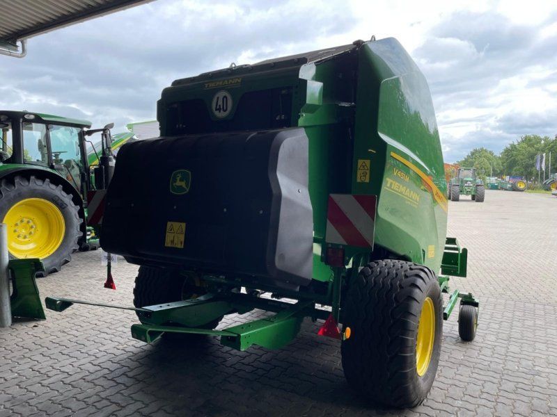 John Deere V451M