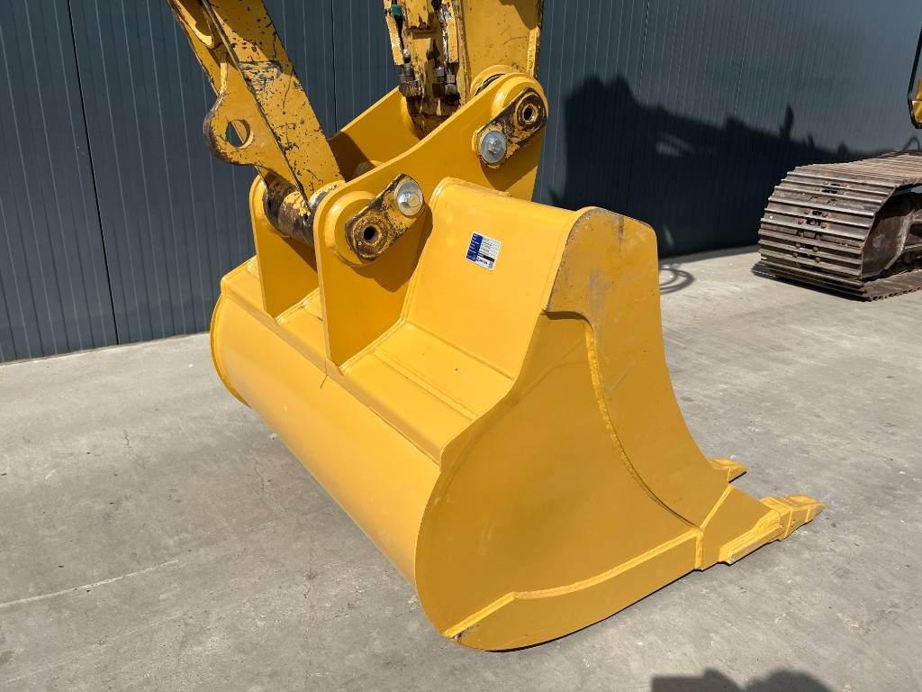 CAT 323 D LN VA