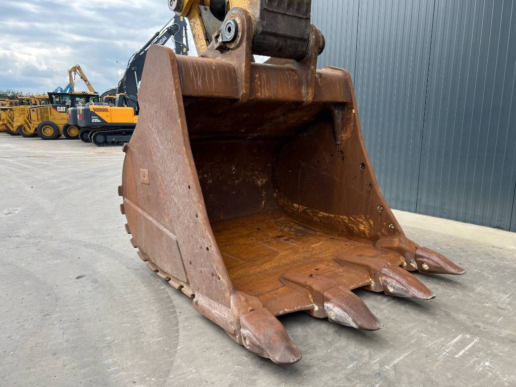 CAT 374 F L ME