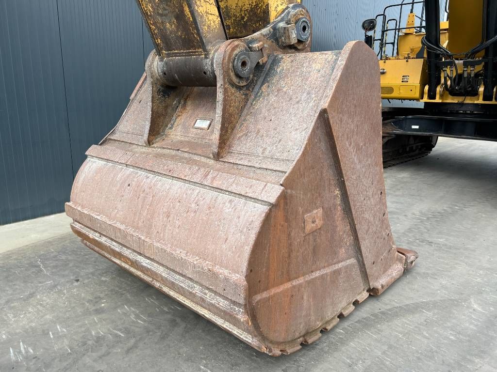 CAT 374 F L ME