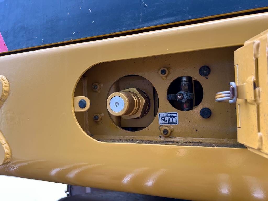 CAT 374 F L ME