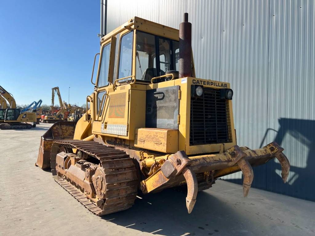 CAT 953 - Ripper