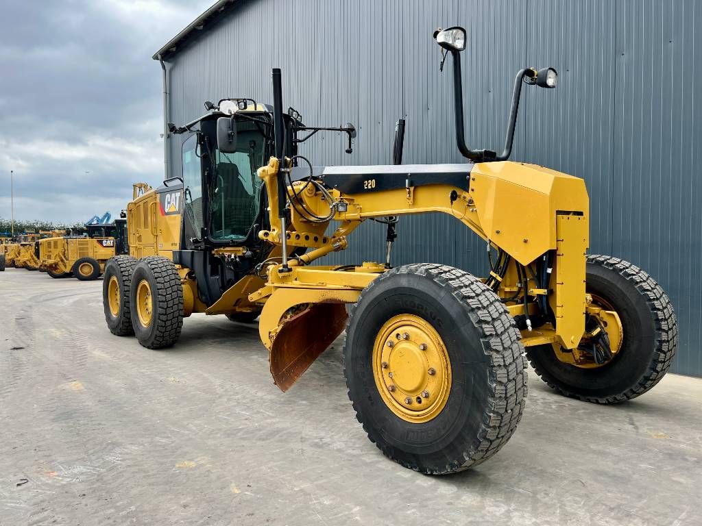 CAT 140 M 2 AWD
