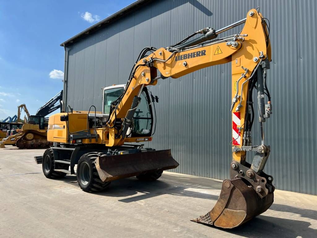 Liebherr A 311 Litronic