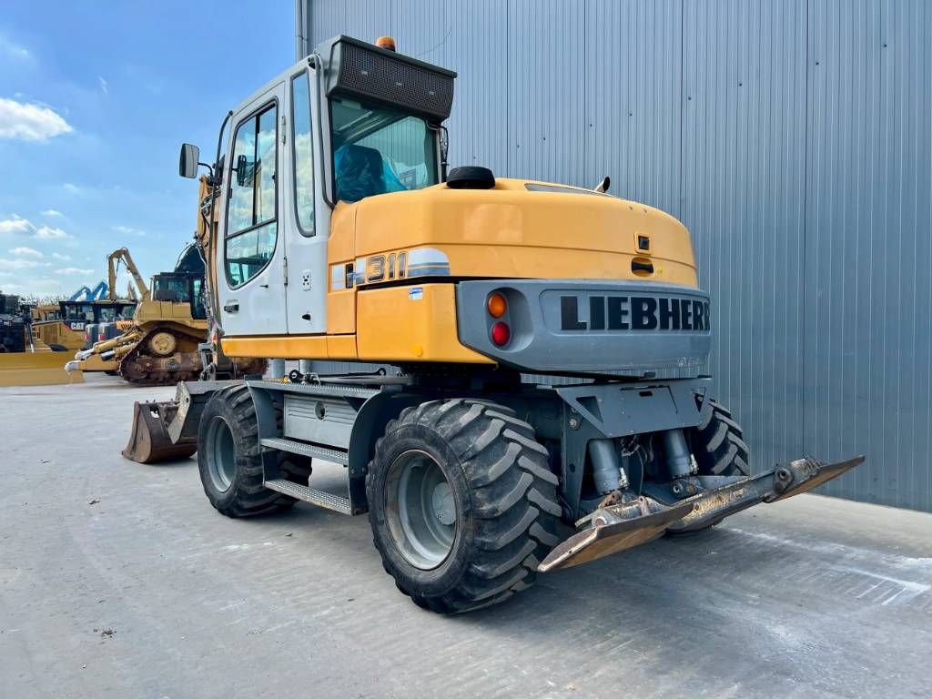 Liebherr A 311 Litronic