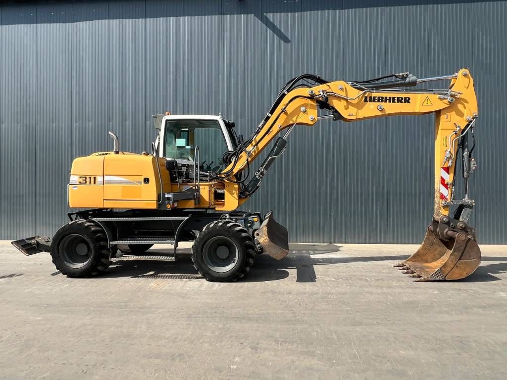 Liebherr A 311 Litronic