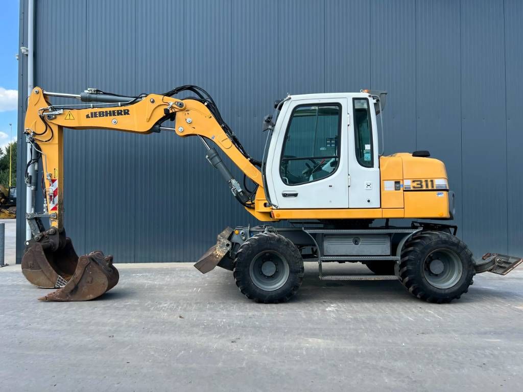 Liebherr A 311 Litronic