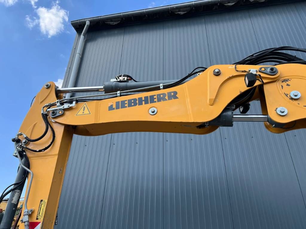 Liebherr A 311 Litronic