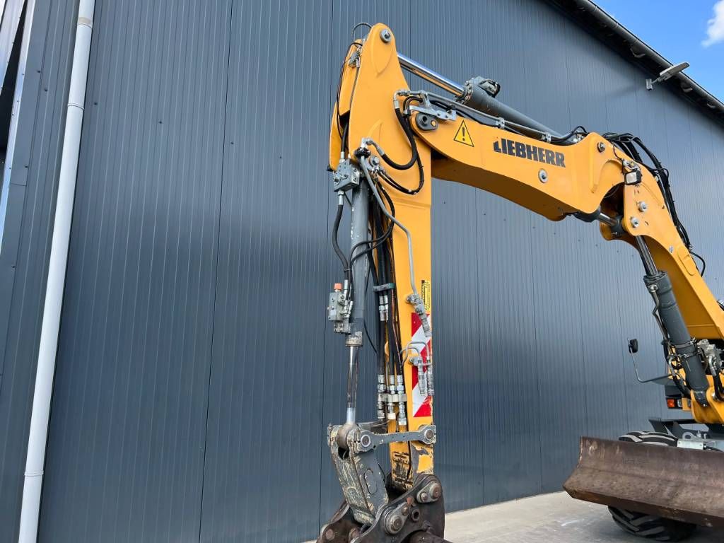 Liebherr A 311 Litronic