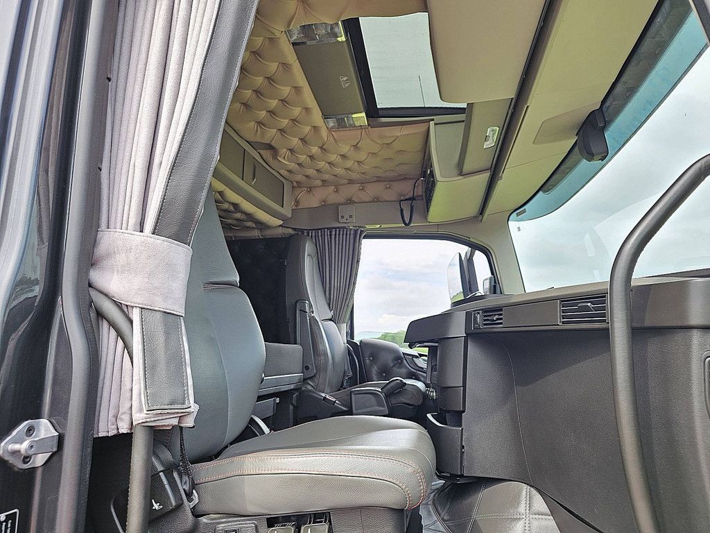 VOLVO FH 500 6x2 xenon ahk low r.