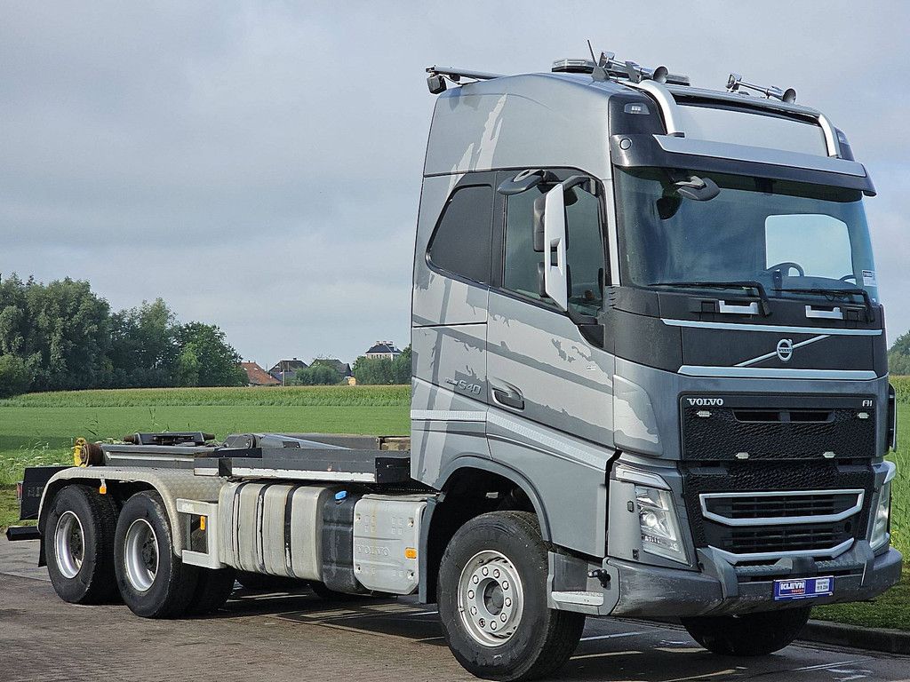 VOLVO FH 540 6x4 boogie lift vdl