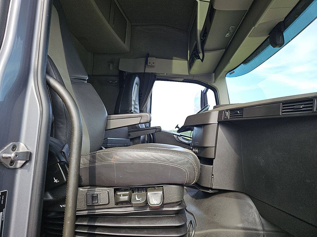 VOLVO FH 540 6x4 boogie lift vdl