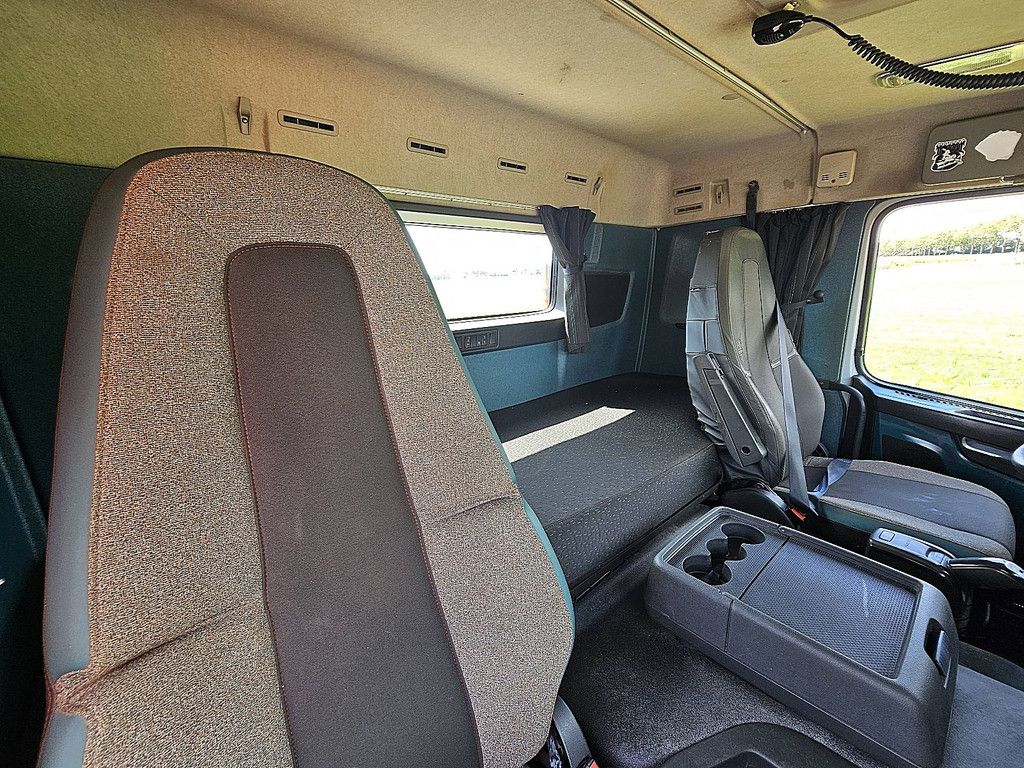 VOLVO FM 460 13ltr 6x2 steered