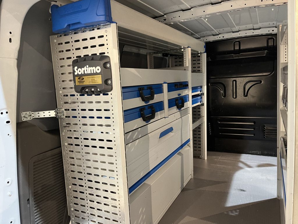 Ford Transit Connect 1.5 EcoBlue L2 Trend Servicebus / Sortimo Inrichting / Euro 6 / Schuifdeur L + R / Airco / Cruise Control / Camera / CarPlay / Navigatie / Trekhaak / 61.200 km !!