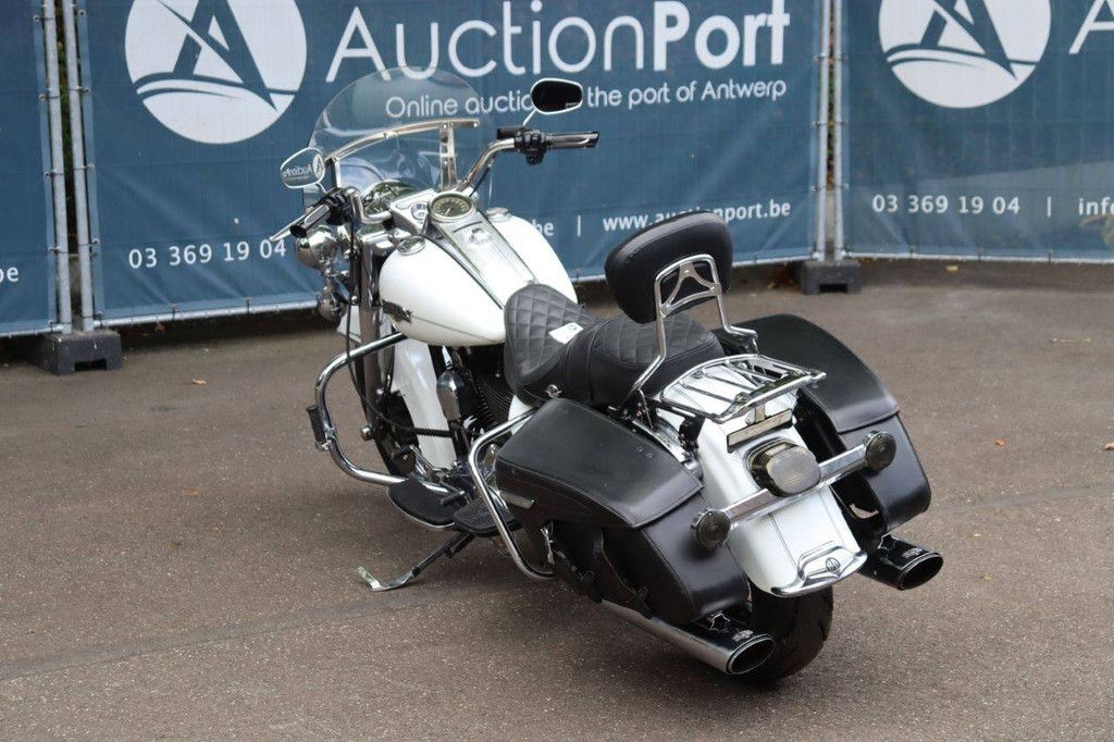 Harley-Davidson Road King Classic Benzine 2012