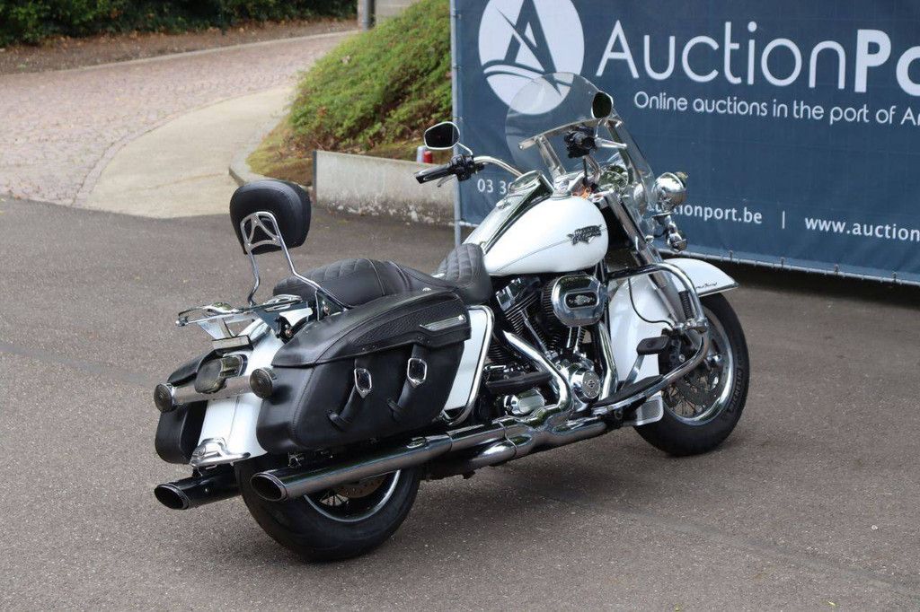 Harley-Davidson Road King Classic Benzine 2012