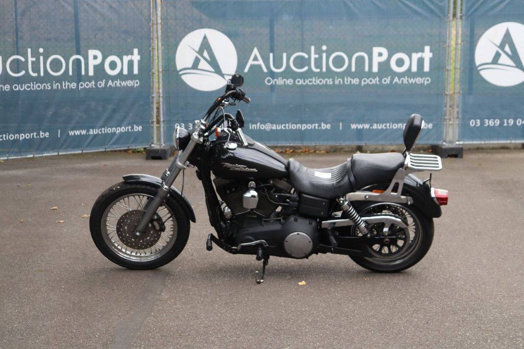Harley-Davidson Dyna Street Bob Benzine 2008