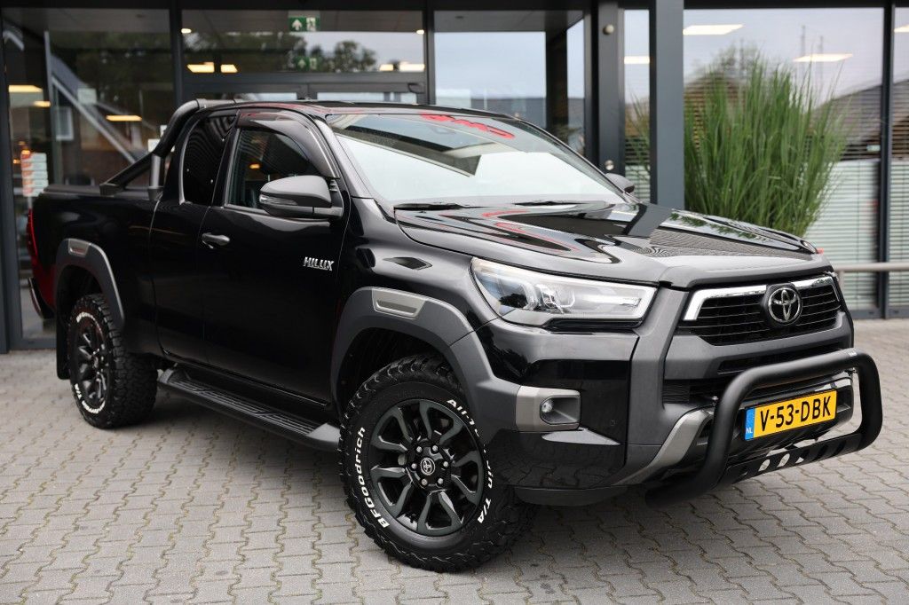 Toyota Hilux 2.8 D-4D X-TRA CAB INVINCIBLE A/T VAN