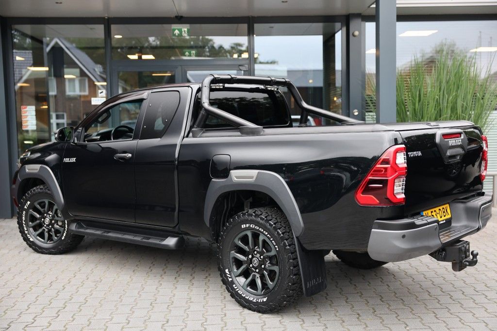 Toyota Hilux 2.8 D-4D X-TRA CAB INVINCIBLE A/T VAN