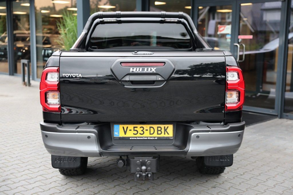 Toyota Hilux 2.8 D-4D X-TRA CAB INVINCIBLE A/T VAN