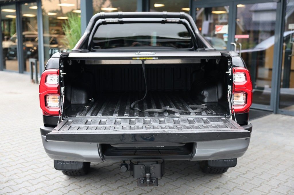 Toyota Hilux 2.8 D-4D X-TRA CAB INVINCIBLE A/T VAN