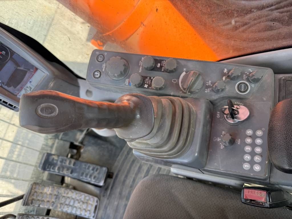 Hitachi ZX490LCH-6 - Top Condition / Hammer Lines