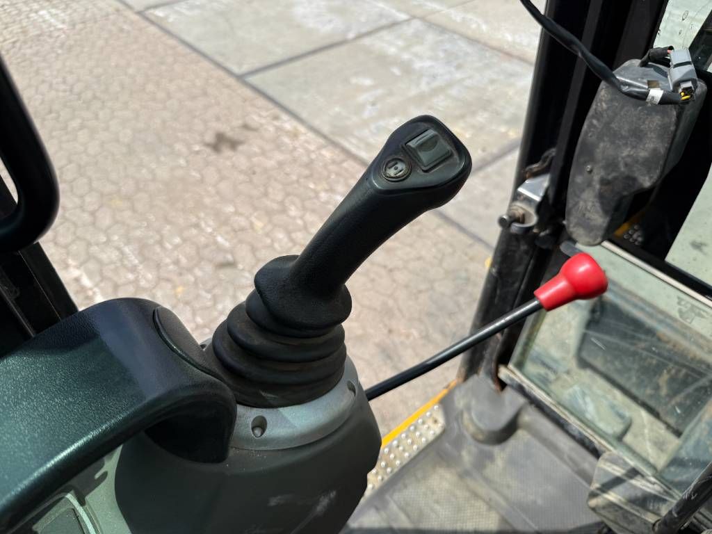 JCB 48Z-1 - Hammer Lines / Quick Coupler