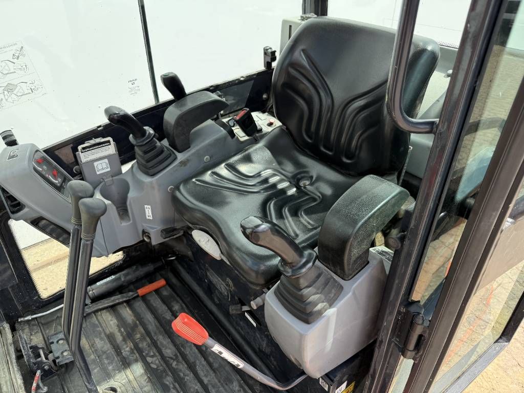 Kubota KX016-4 - Hammer Lines / Quick Coupler