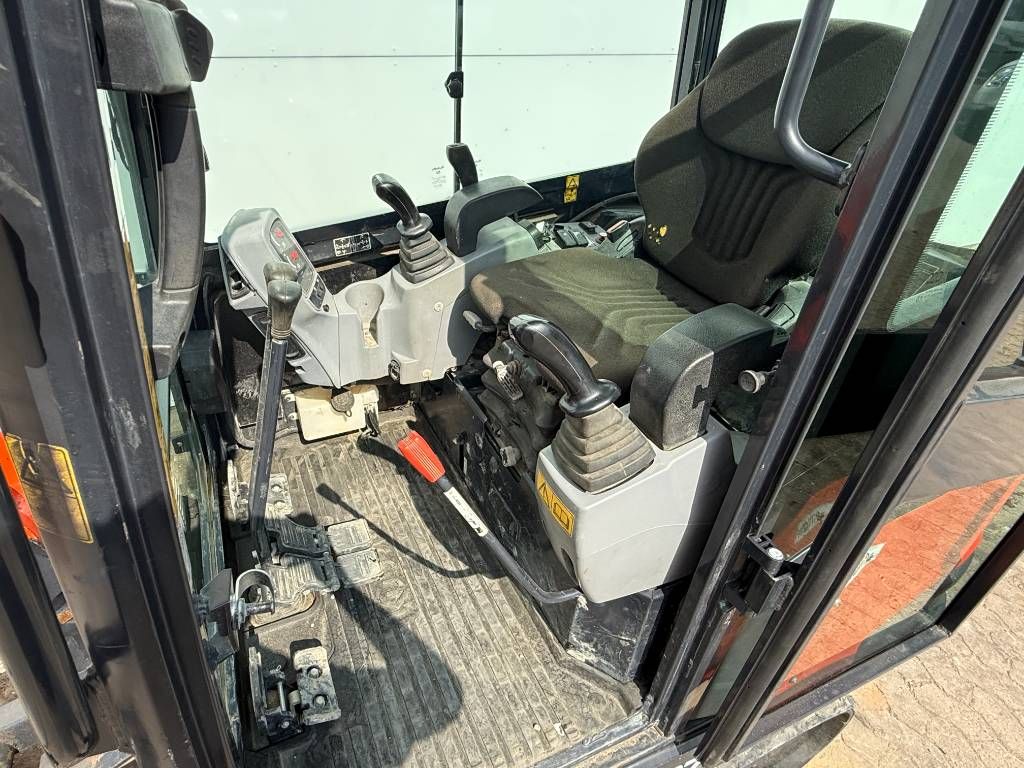 Kubota KX027-4 - Hammer Lines / Quick Coupler