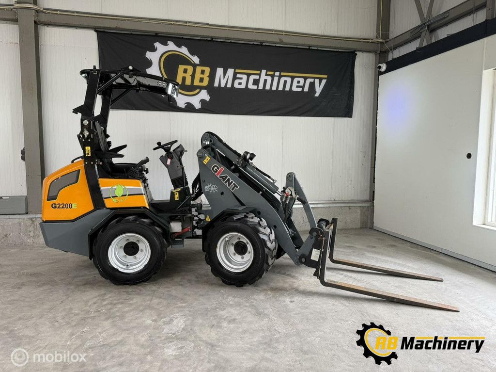 Giant G2200E
