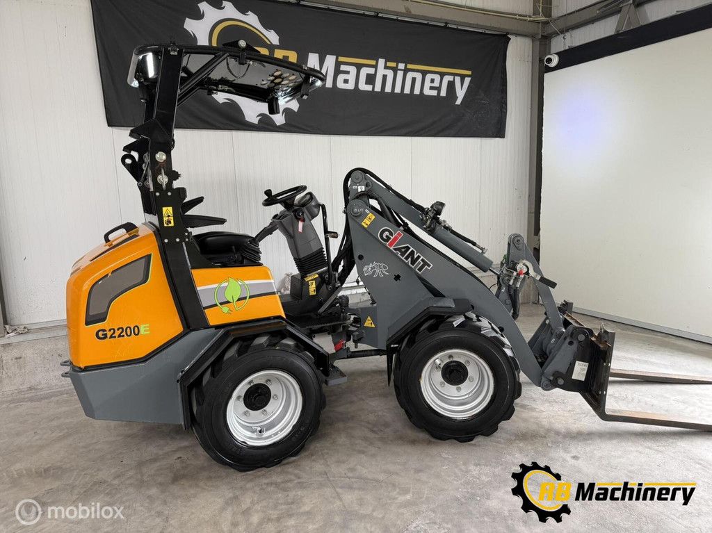 Giant G2200E