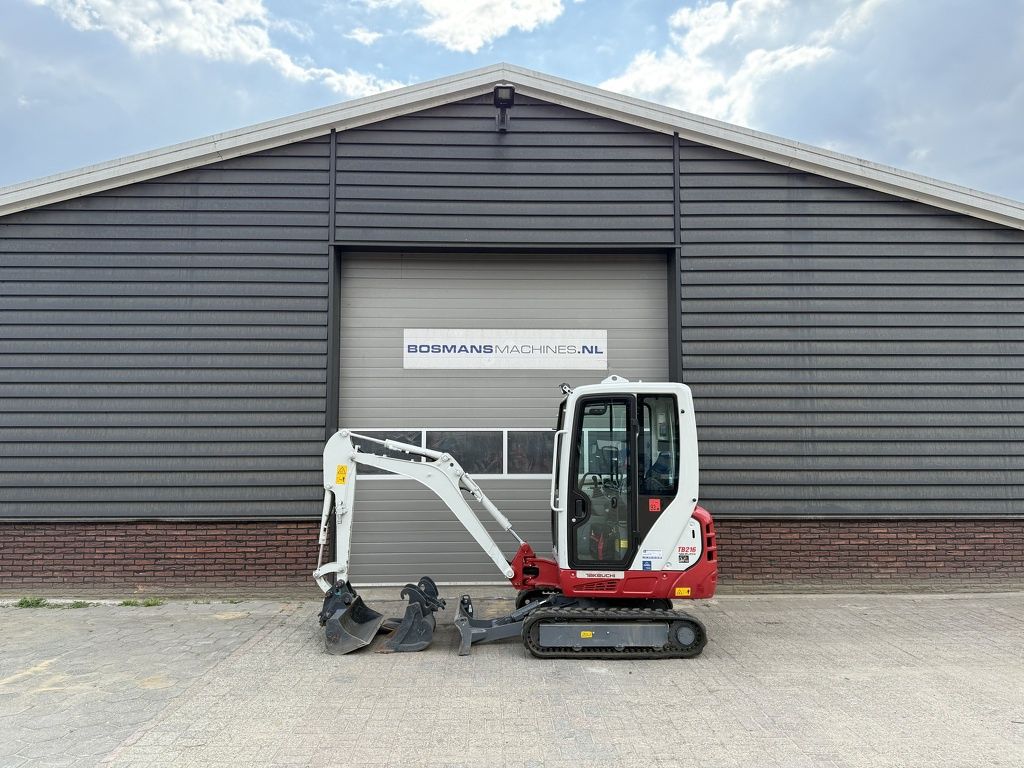 Takeuchi TB216 minigraver BJ 2024 140 uur