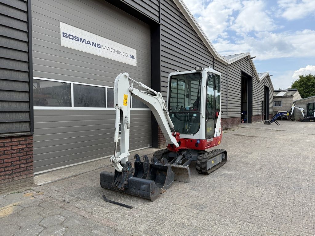 Takeuchi TB216 minigraver BJ 2024 140 uur
