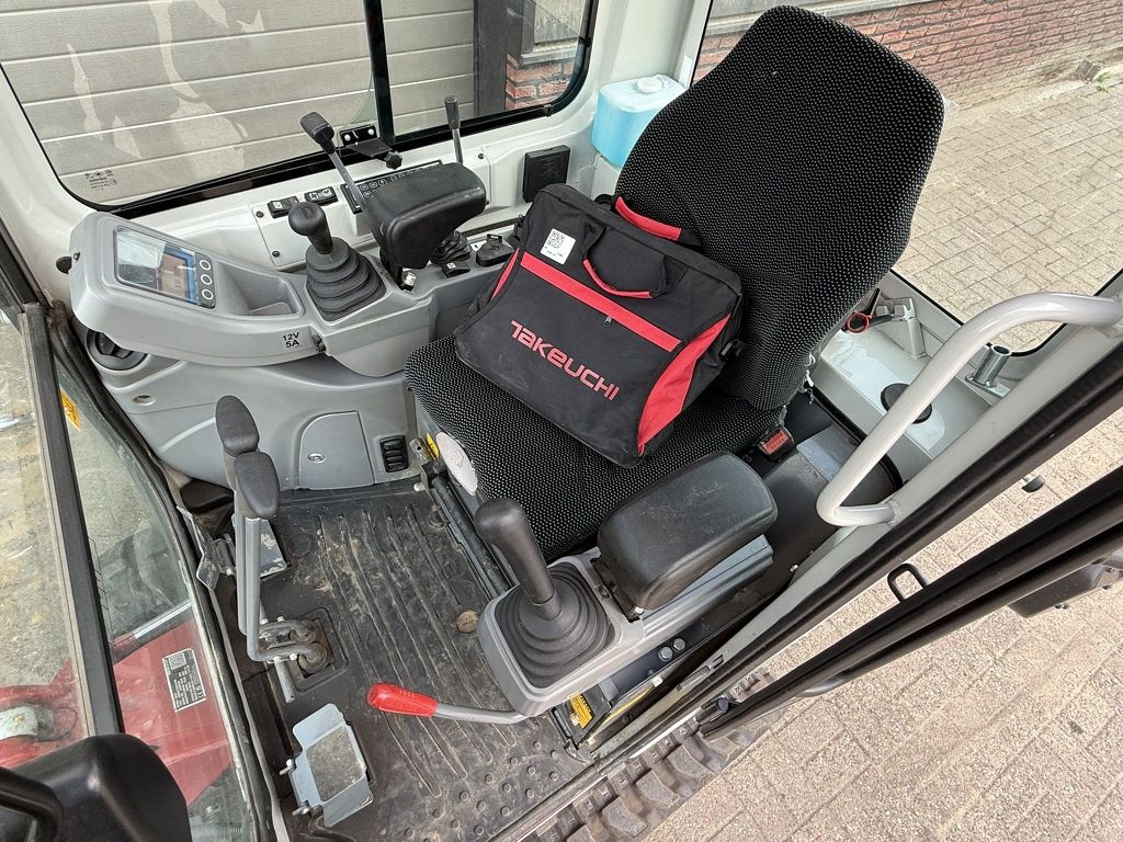 Takeuchi TB216 minigraver BJ 2024 140 uur