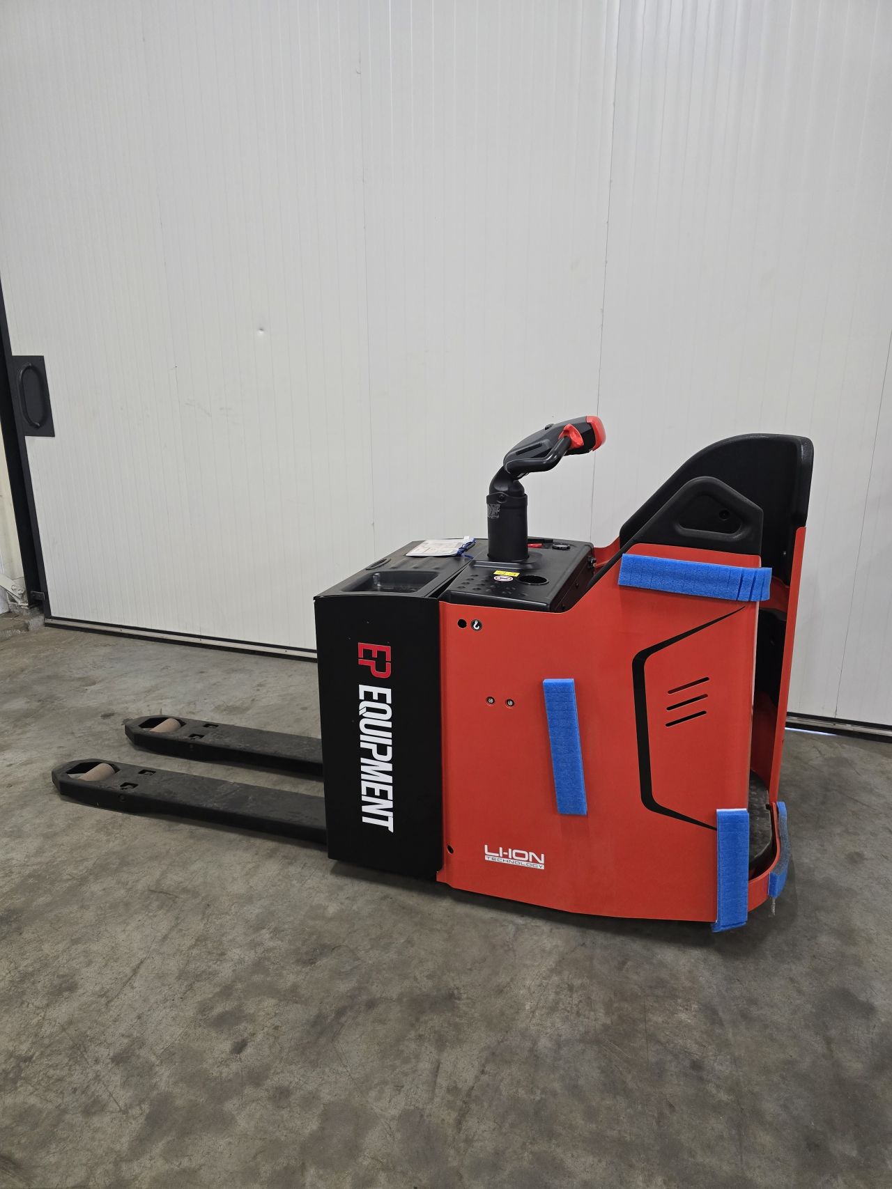 🚀 NIEUW: EP KPL201 Elektrische Pallettruck 2.0 ton met platform