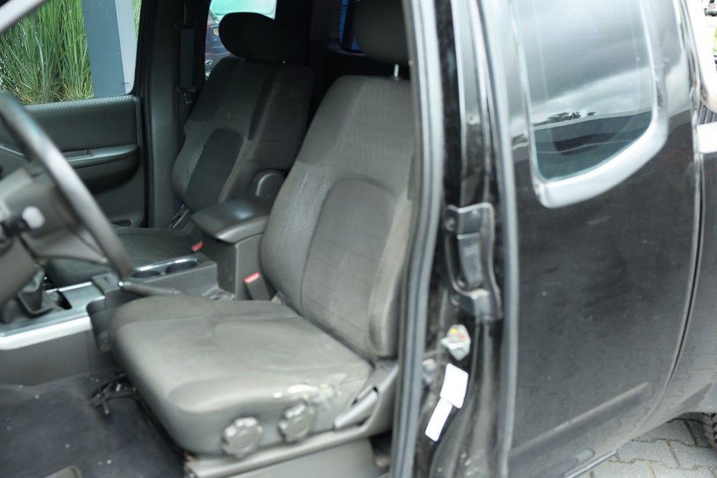 Nissan Navara 2.5 DCI SE 4WD VAN