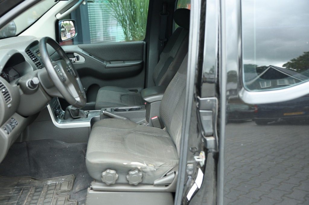 Nissan Navara 2.5 DCI SE 4WD VAN