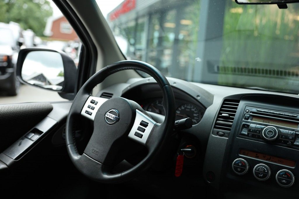 Nissan Navara 2.5 DCI SE 4WD VAN