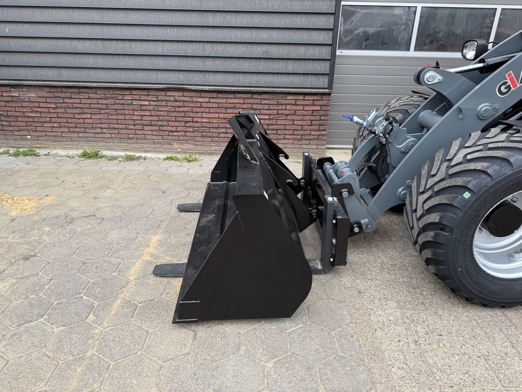 Giant G5000 shovel NIEUW uit voorraad leverbaar!