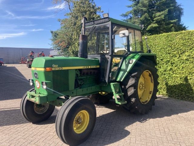 John Deere 3130