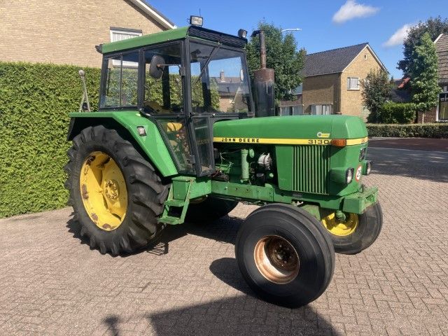 John Deere 3130
