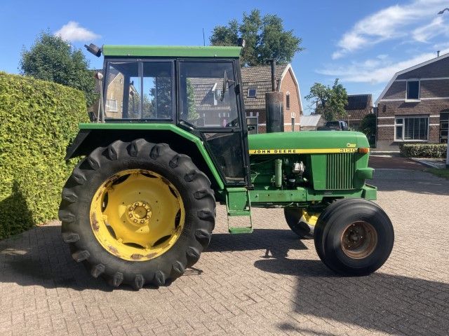John Deere 3130