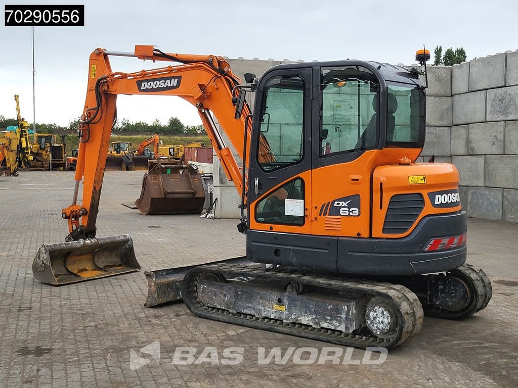 Doosan DX63-3