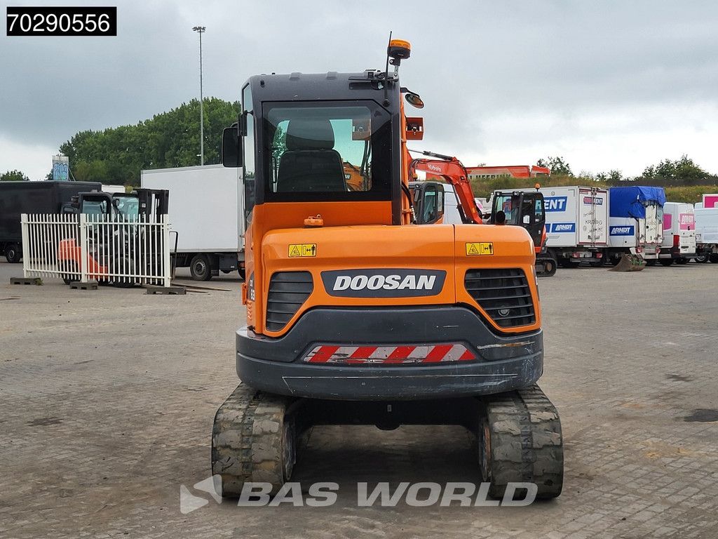Doosan DX63-3