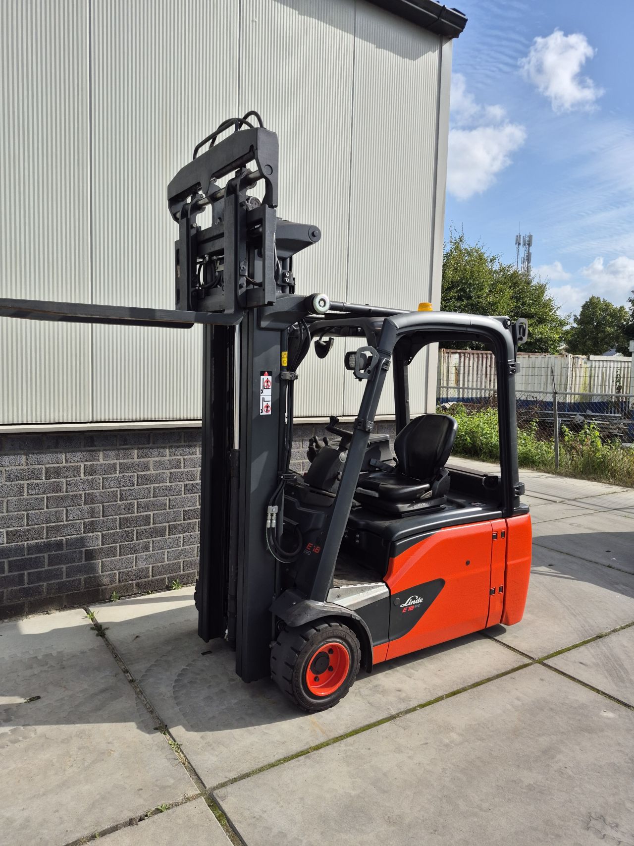 Linde E18L-02 triplex sideshift vorkversteller bj 2019